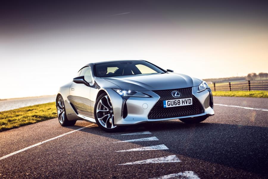 Lexus LC500h 2017 года  (UK) (фото 29 из 41)